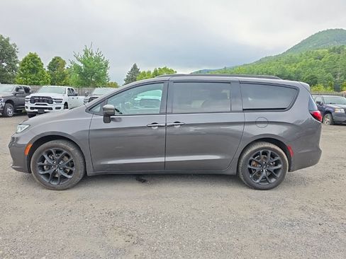 Used 2021 Chrysler Pacifica Touring w/ Cold Weather Group AWD/4WD image 8