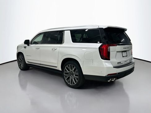 Used 2025 GMC Yukon XL Denali Ultimate AWD/4WD image 3