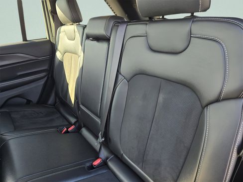 Used 2024 Jeep Grand Cherokee Altitude image 30