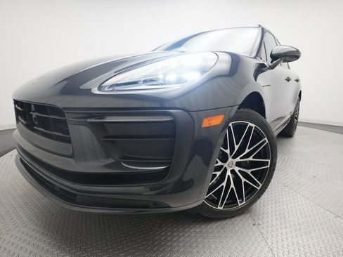 Certified 2026 Porsche Macan AWD/4WD image 8
