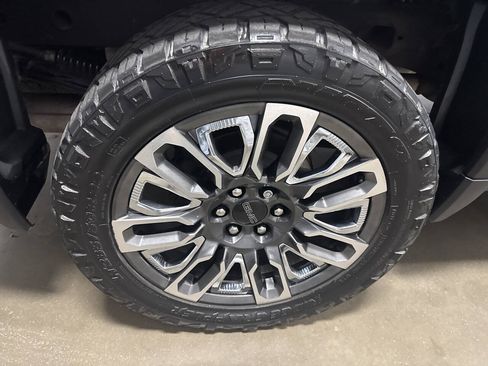 Used 2023 GMC Sierra 1500 Denali Ultimate AWD/4WD image 5