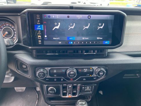 Used 2025 Jeep Wrangler Unlimited Sport AWD/4WD image 11