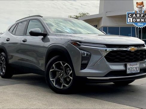 Used 2024 Chevrolet Trax LT w/ Driver Confidence Package image 2