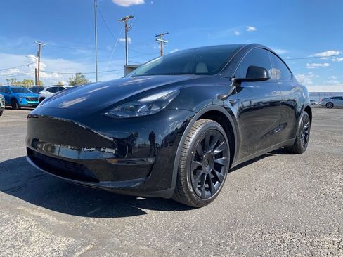 Used 2023 Tesla Model Y Long Range AWD/4WD image 2