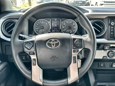 Used 2018 Toyota Tacoma SR5 image 15