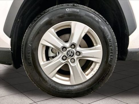 Used 2021 Toyota RAV4 LE AWD/4WD image 8
