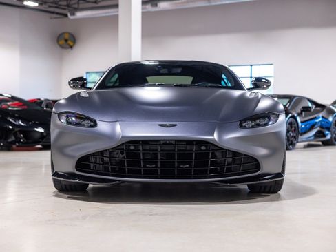 Used 2022 Aston Martin V8 Vantage Coupe RWD image 2