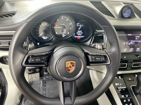 Used 2023 Porsche Macan AWD/4WD image 11