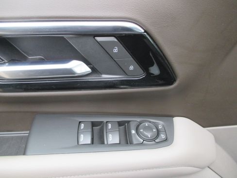 Used 2025 Chevrolet Suburban LS w/ Max Trailering Package AWD/4WD image 13