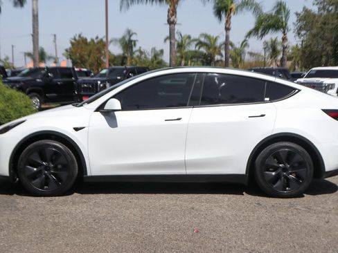 Used 2024 Tesla Model Y Long Range RWD image 5