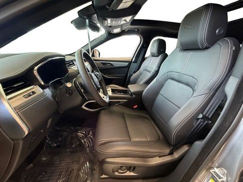 New 2025 Jaguar F-PACE R-Dynamic S AWD/4WD image 10