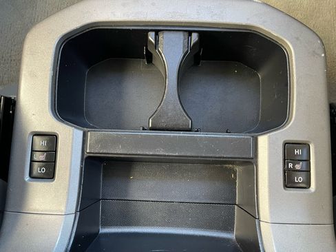 Used 2011 Toyota Sequoia Platinum image 30