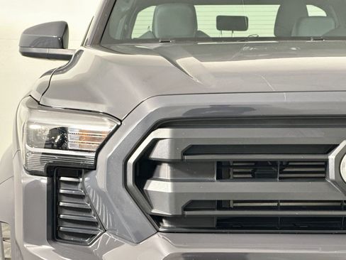Used 2025 Toyota Tacoma SR5 AWD/4WD image 15