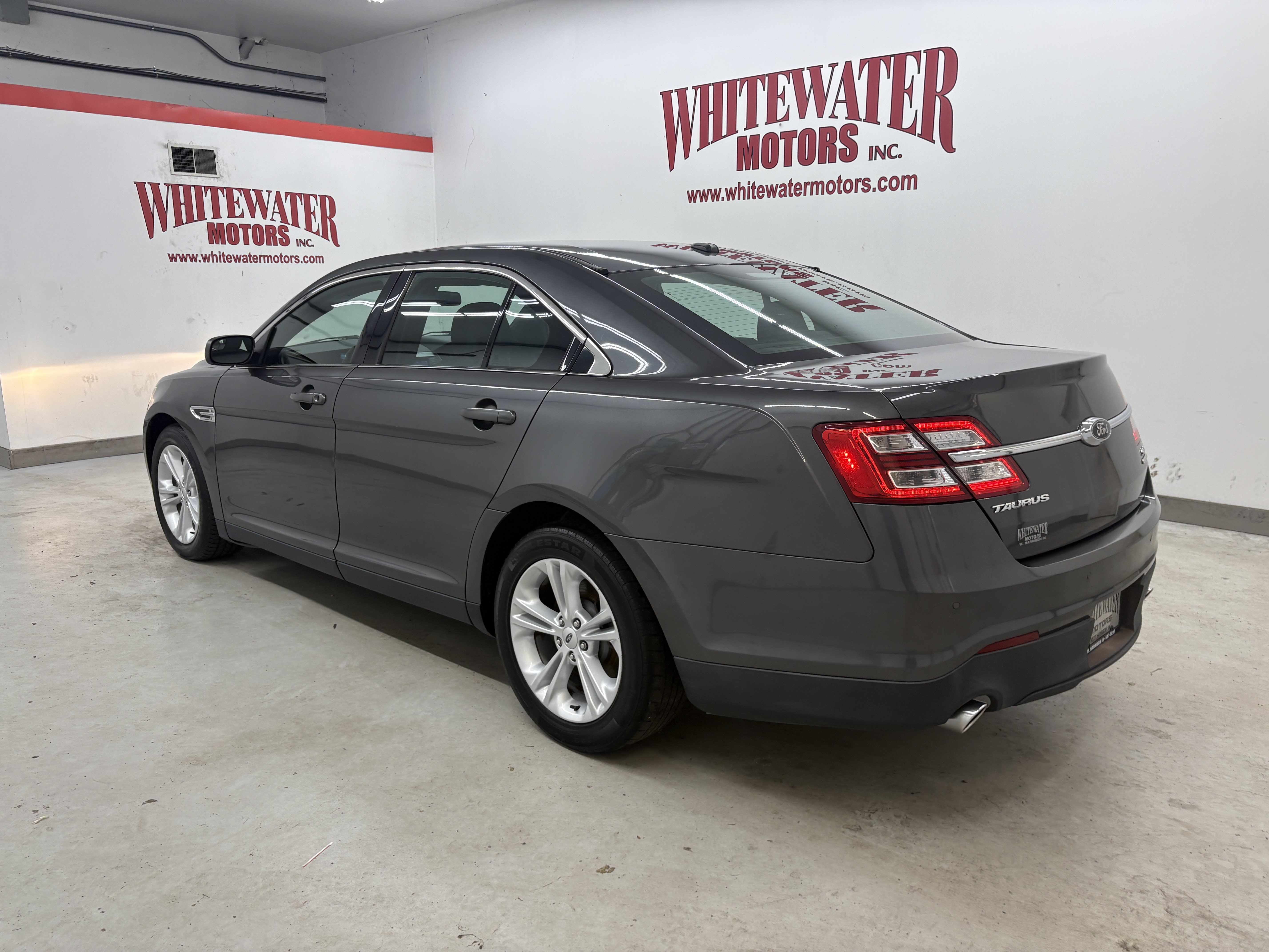 Used 2015 Ford Taurus SEL FWD image 2