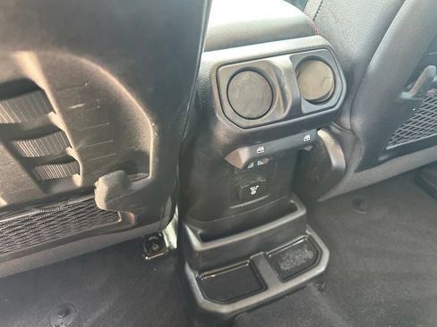 Used 2020 Jeep Wrangler Unlimited Rubicon w/ Dual Top Group AWD/4WD image 31