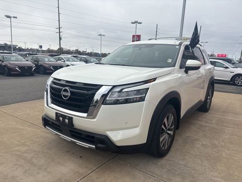 Certified 2024 Nissan Pathfinder SL image 4