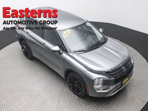 Used 2022 Mitsubishi Outlander SEL image 3