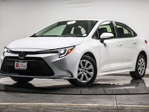 Certified 2023 Toyota Corolla LE FWD image 1