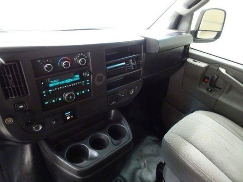 Used 2017 Chevrolet Express 3500 RWD image 25