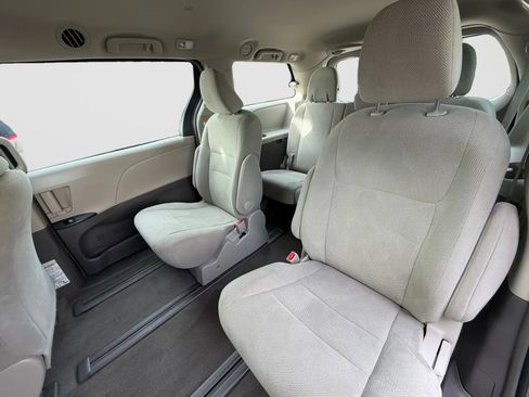 Used 2017 Toyota Sienna L FWD image 15