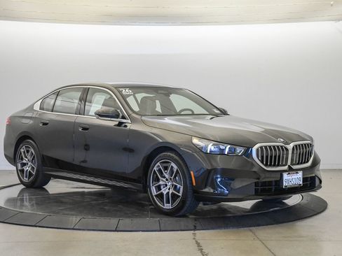 Used 2026 BMW 530i w/ Convenience Package RWD image 5