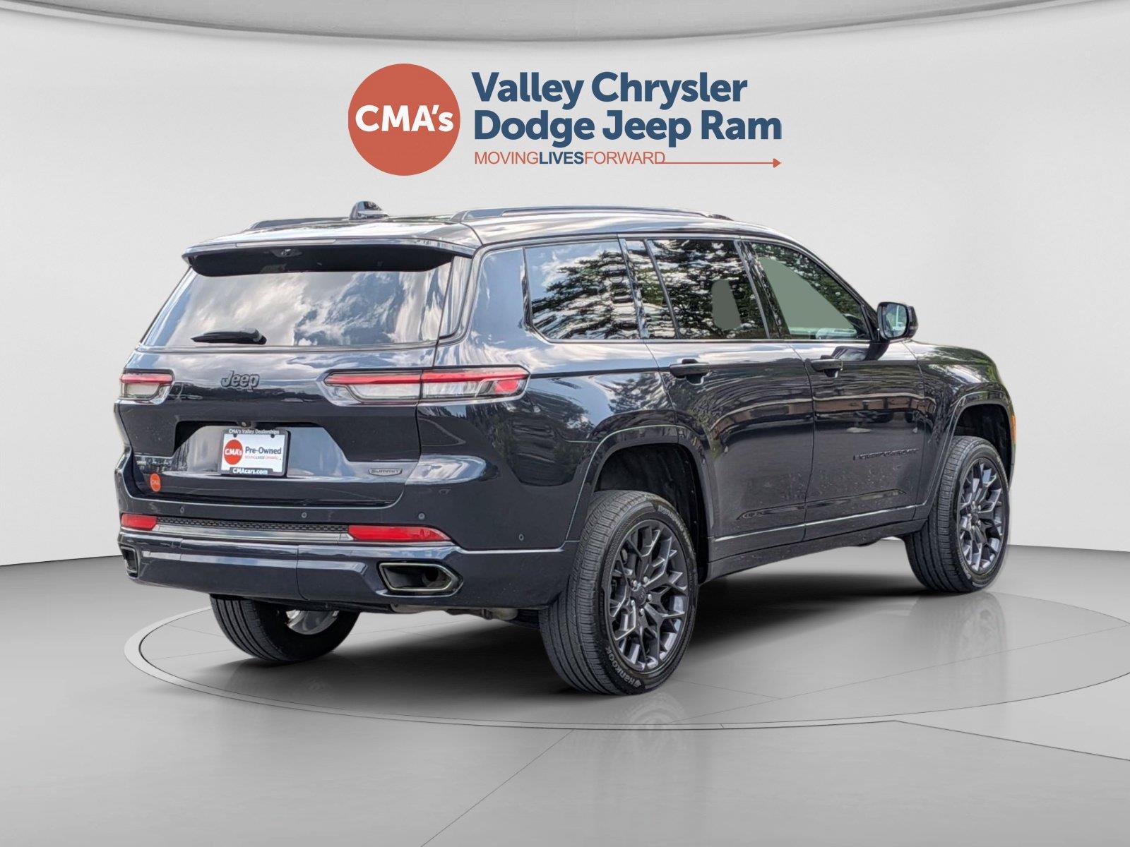 Used 2023 Jeep Grand Cherokee L Summit AWD/4WD image 5