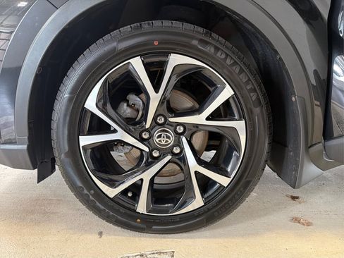 Used 2021 Toyota C-HR XLE FWD image 13