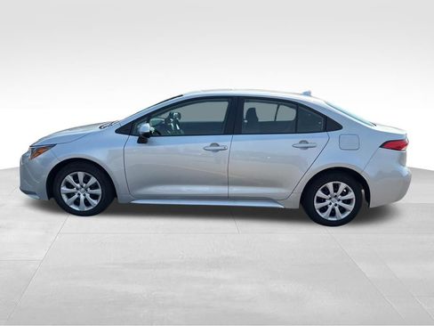 Used 2024 Toyota Corolla LE image 2