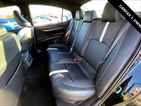 Used 2025 Toyota Camry SE image 21