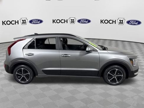 Used 2025 Kia Niro EX w/ EX Cold Weather Package image 13