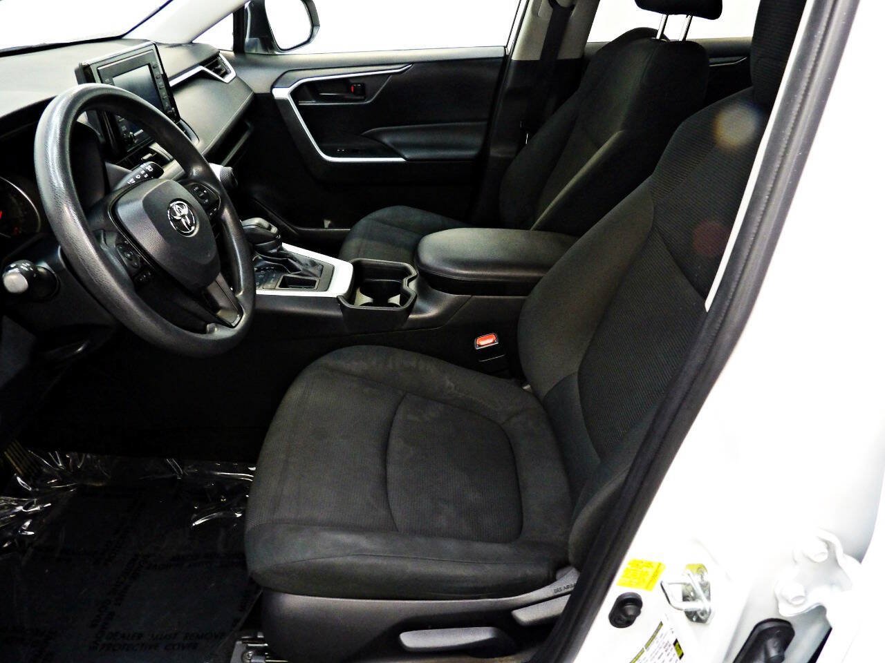 Used 2021 Toyota RAV4 LE FWD image 8