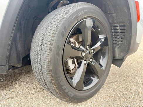 Used 2022 Jeep Grand Cherokee Altitude image 10