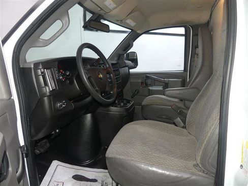 Used 2020 Chevrolet Express 3500 139IN WB CUTAWAY image 17