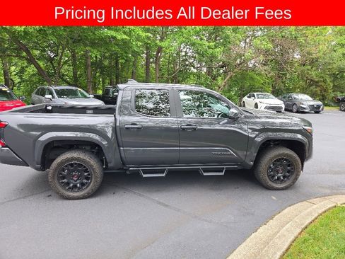 Certified 2025 Toyota Tacoma SR5 AWD/4WD image 12