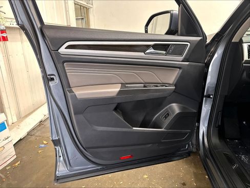 Used 2023 Volkswagen Atlas SE FWD image 23