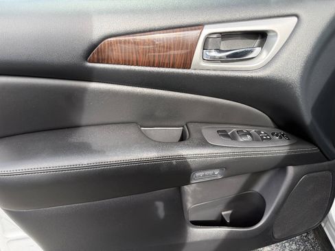 Used 2014 Nissan Pathfinder SL w/ SL Premium Package AWD/4WD image 17