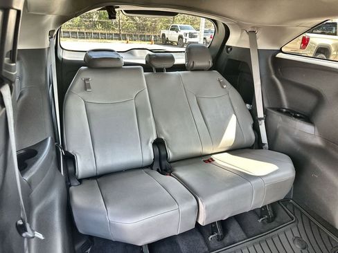 Used 2025 Toyota Sienna XLE image 28