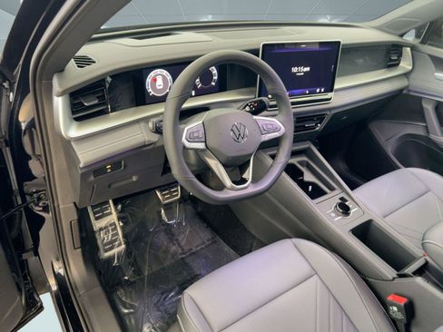 New 2026 Volkswagen Tiguan SE R-Line image 4