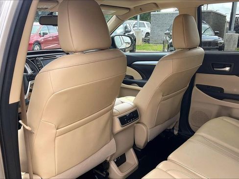 Used 2016 Toyota Highlander XLE FWD image 37