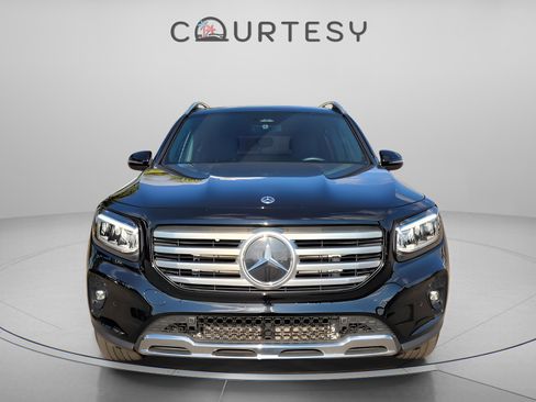 Used 2024 Mercedes-Benz GLB 250 w/ Driver Assistance Package image 8