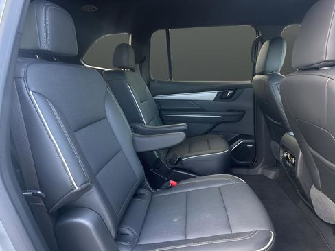 Used 2025 Buick Enclave Preferred image 36