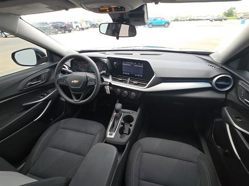 Used 2024 Chevrolet Trax LS w/ LS Convenience Package FWD image 12