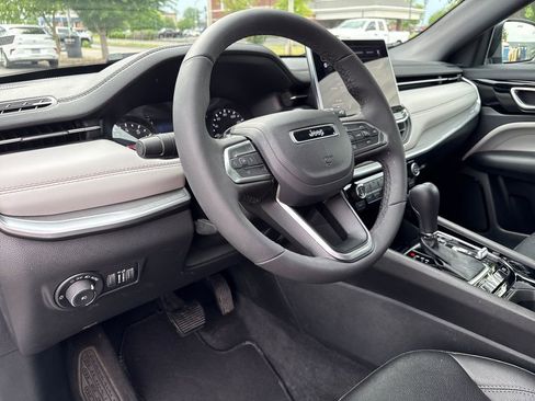 Used 2026 Jeep Compass Limited AWD/4WD image 12