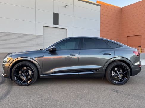 Used 2024 Audi Q8 e-tron Premium image 5