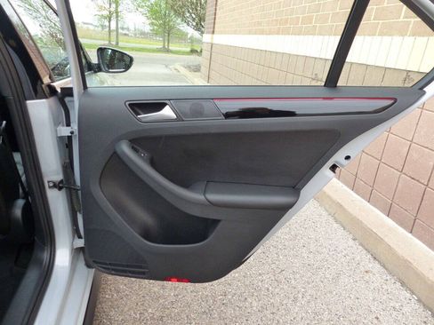 Used 2017 Volkswagen Jetta GLI FWD image 32