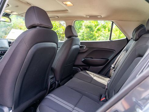 Used 2024 Hyundai Venue SEL FWD image 15