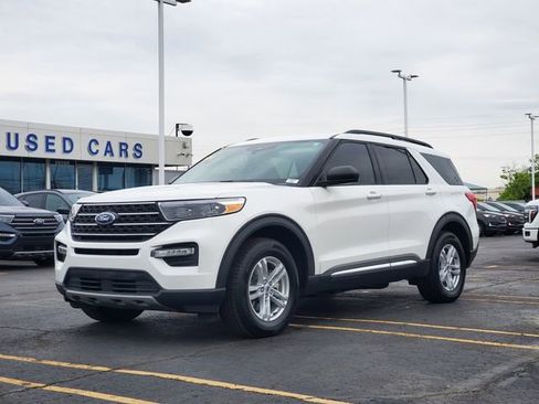 Used 2024 Ford Explorer XLT w/ Equipment Group 202A AWD/4WD image 35