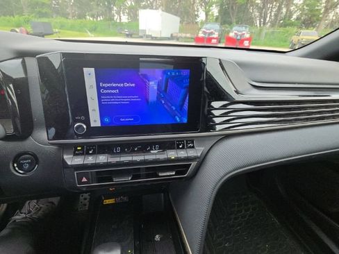 Used 2025 Toyota Camry SE w/ Convenience Package AWD/4WD image 10
