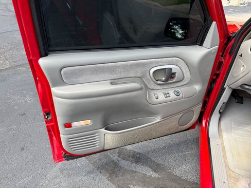 Used 1995 Chevrolet Silverado 1500 2WD Regular Cab image 12