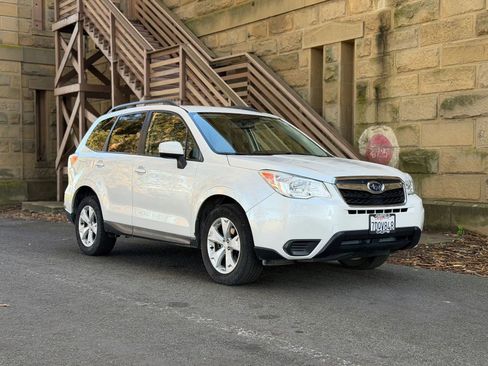 Used 2014 Subaru Forester 2.5i Premium w/ Popular Package #2 AWD/4WD image 2